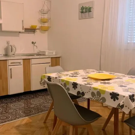 Adria Leut Apartamento